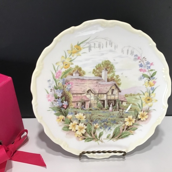 4 Vintage ROYAL ALBERT COLLECTORS PLATES - Picture 8 of 10